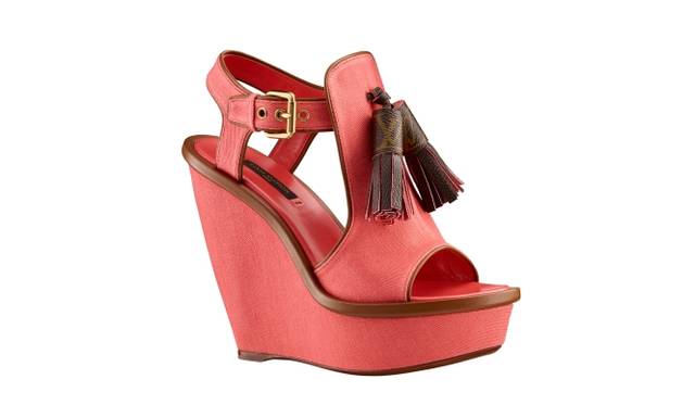 ウェッジサンダル　15万1200円（予定価格）