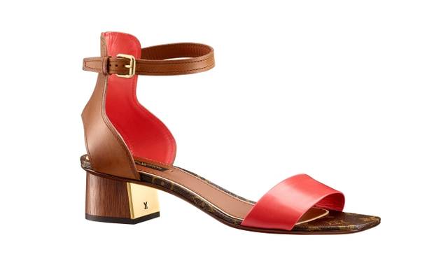 サンダル　12万6360円（予定価格）