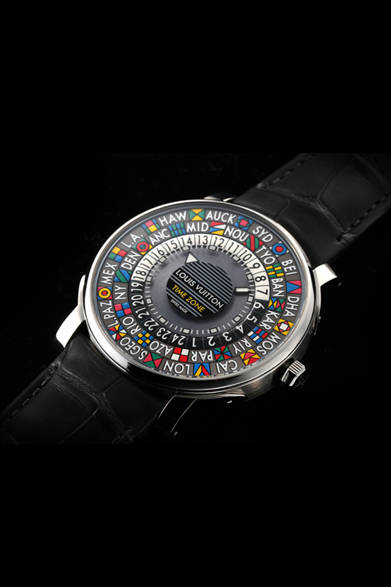 <strong>エスカル タイムゾーン</strong><br>ケース｜ステンレススチール<br>直径｜39mm<br>ムーブメント｜自動巻き（Cal.LV87）<br>機能｜ワールドタイム（24タイムゾーンの時間を表示）<br>ストラップ｜アリゲーター<br>防水性｜50ｍ<br>発売時期｜6月予定<br>予価｜81万円（税抜）