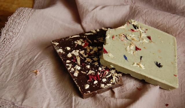 <strong>「場と間vol.08　BATOMA CHRISTMAS」</strong><br />出展者「PORCO BACIO」