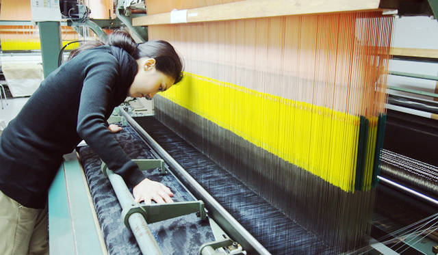 工房には若い職人さんもたくさん入ってきている。なかには女性も