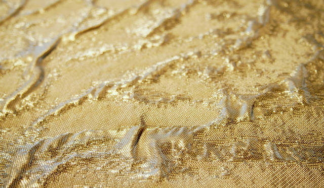 ピーター・マリノ氏の依頼で、鉄が溶けたようなデザインを西陣織で表現したもの