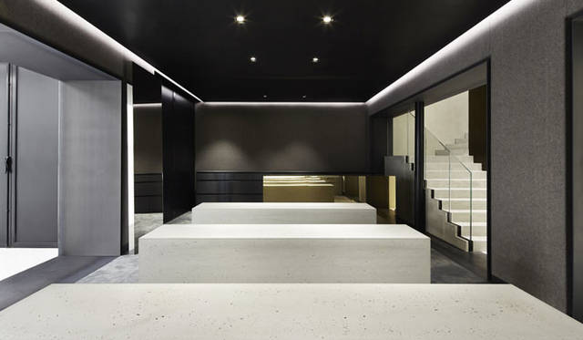 <strong>GIVENCHY by Riccardo Tisci｜ジバンシィ バイ リカルド ティッシ</strong><br />「ジバンシィ ストア」