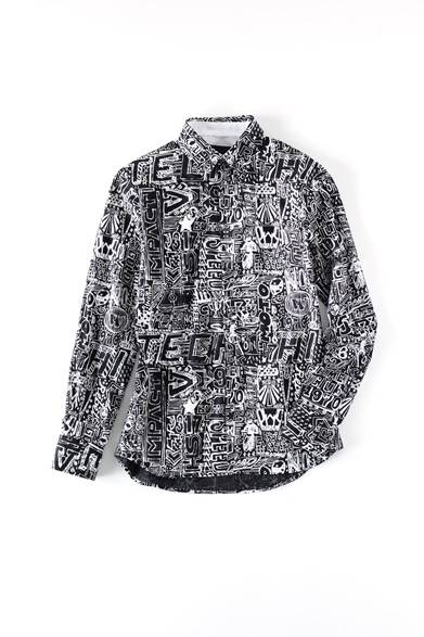 <strong>MENS｜</strong>ベースはシャリ感のある薄手のコットンシャツ。ポップなグラフィックは80年代ストリートアートからのインスピレーションだ。ニットやスウェットの襟元からわずかに覗かせて、なんて使い方もお薦め。シャツ4万3200円（ディーゼル ブラック ゴールド）