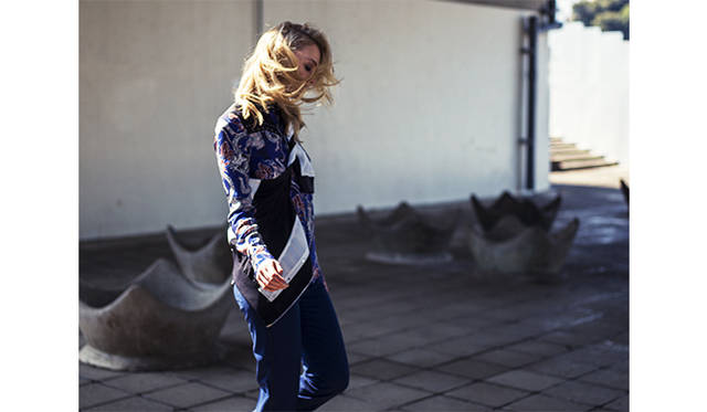 ブルゾン8万7480円、シャツ7万4520円、パンツ4万6440円（すべてディーゼル ブラック ゴールド）