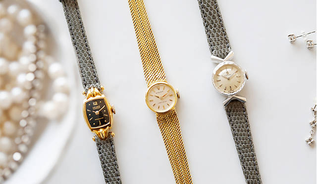 〈左〉グリュエン／1940年代製 PGGF 10万8000円 〈中〉ロレックス／1970年代製 18Kイエローゴード 47万5200円 〈右〉オメガ／1950年代製 14Kホワイトゴールド 16万2000円