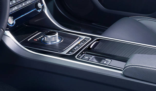 Jaguar XF|ジャガー XF 070