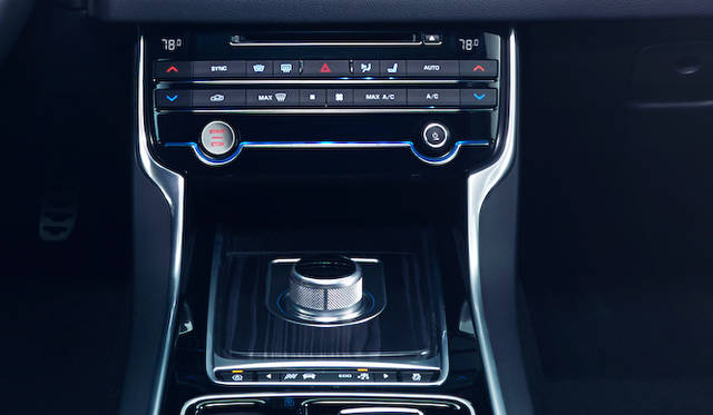 Jaguar XF|ジャガー XF 071