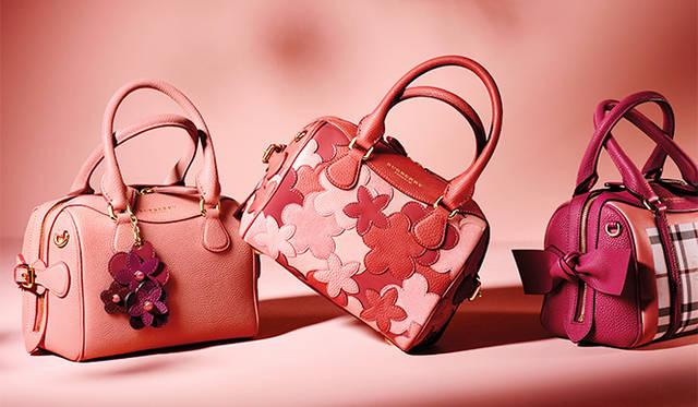 心斎橋店のオープンを記念した限定のハンドバッグ。写真左から、45万3600円（キーチャーム付き）、41万400円、31万3200円
