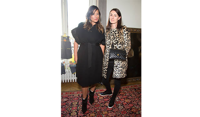 ミック・ジャガーの娘で、ジュエリーデザイナーとして活躍するジェイド・ジャガー（左）。