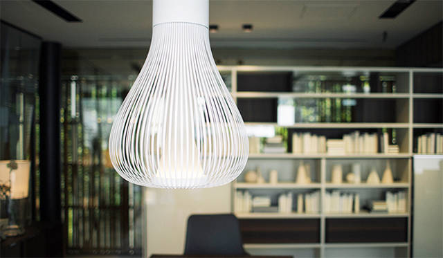 なかには、パトリシアがデザインした「FLOS」の照明「CHASEN（チャセン）」も