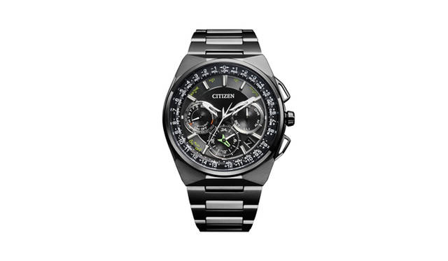 <br><strong>シチズン エコ・ドライブ サテライト ウエーブ F900</strong><br>ケース｜スーパーチタニウム（デュラテクトDLC+MRK）<br>直径｜45.4mm<br>厚さ｜13.1mm<br>ムーブメント｜クォーツ（Cal.F900、光発電エコ・ドライブ）<br>機能｜衛星電波受信機能（位置情報も取得）、ワールドタイム機能（世界40タイムゾーン）、デュアルタイム表示、ストップウォッチ機能（1/20秒計測、24時間計）、アラーム、ライトレベル インディケーター、パーペチュアルカレンダー（日付・曜日表示）<br>ストラップ｜スーパーチタニウム（デュラテクトDLC+MRK）<br>防水性｜10気圧<br>限定数｜ブラック1700本<br>発売時期｜今秋発売予定<br>予価｜24万円（税抜）<br>