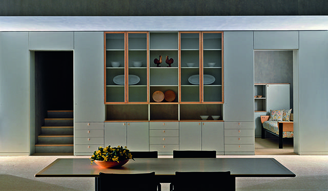 1972年、「モルテーニ」の代名詞ともいえるシステム収納「505」はこの年に誕生。このころ、同社はコンテンポラリーデザインにフォーカスし、コントラクト事業の展開をスタートした