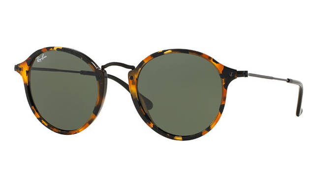 <strong>Ray-Ban｜レイバン</strong><br />モデル「RB2447F」　Ray-Ban®