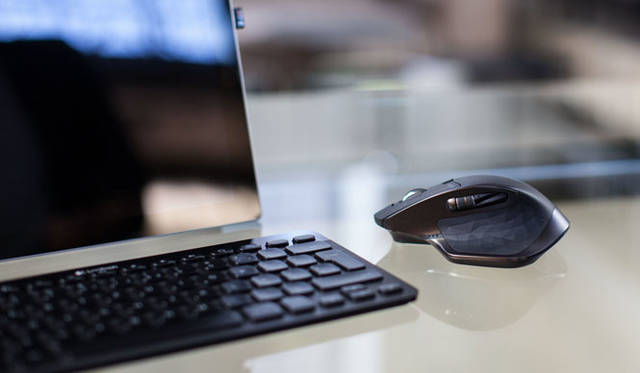 <strong>Logicool｜ロジクール</strong><br />「ロジクール MX MASTER ワイヤレス マウス」使用イメージ