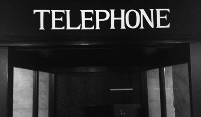 <strong>ダイニングバー「SMITH」</strong><br />YOSHIROTTEN「INVITATION GRAPHIC DESIGN」