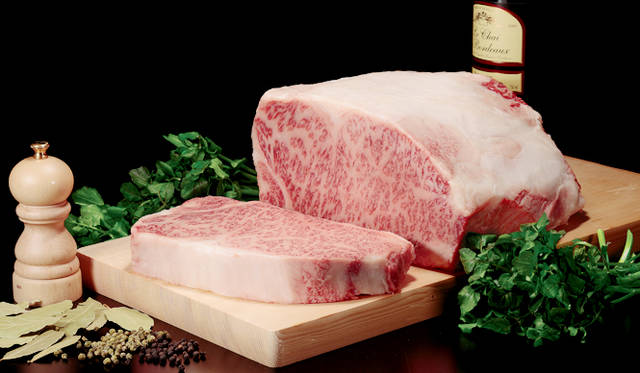 脂肪のまろやかさと質にこだわり、オリーブオイルの主成分「オレイン酸」の含有量に着目した新ブランド「鳥取和牛オレイン５５」