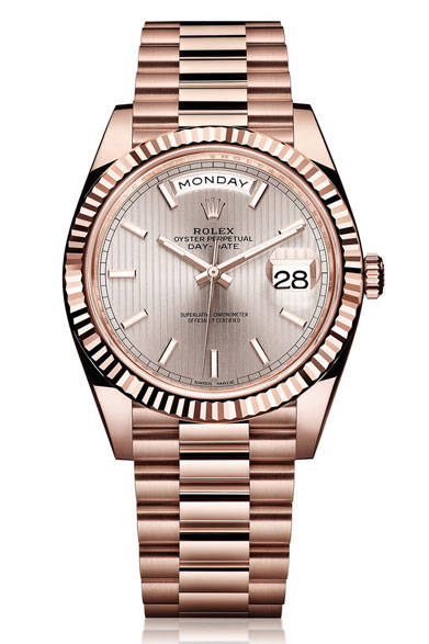 <strong>オイスター パーペチュアル <br>デイデイト 40</strong><br>ケース｜エバーローズゴールド<br/>直径｜40mm<br/>ムーブメント｜自動巻き（Cal.3255）<br/>機能｜日付表示、曜日表示<br/>ブレスレット｜エバーローズゴールド<br/>防水性｜100ｍ<br/>発売時期｜2015年夏予定<br/>予価｜358万円（税抜）<br/><br/>日本ロレックス<br />Tel. 03-3216-5671<br />http://www.rolex.com/ja<br />