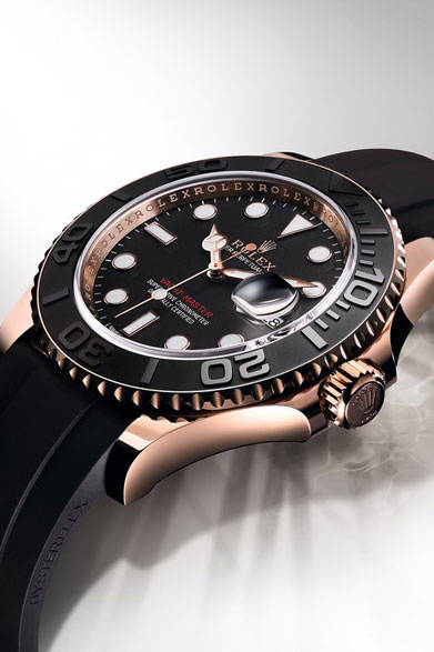 <strong>オイスター パーペチュアル <br>ヨットマスター</strong><br> ケース｜エバーローズゴールド＋セラクロムベゼル<br> 直径｜40mm<br> ムーブメント｜自動巻き（Cal.3135）<br> 機能｜日付表示<br> ブレスレット｜オイスター  フレックスブレスレット（メタルブレードに合成ラバーの一種エラストマーをモールド）<br> 防水性｜100ｍ<br> 発売時期｜2015年夏予定<br> 予価｜238万円（税抜）<br/><br/>日本ロレックス<br />Tel. 03-3216-5671<br />http://www.rolex.com/ja<br />