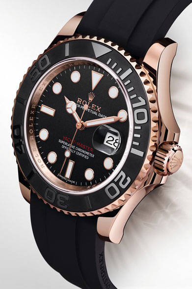 <strong>オイスター パーペチュアル <br>ヨットマスター</strong><br> ケース｜エバーローズゴールド＋セラクロムベゼル<br> 直径｜40mm<br> ムーブメント｜自動巻き（Cal.3135）<br> 機能｜日付表示<br> ブレスレット｜オイスター  フレックスブレスレット（メタルブレードに合成ラバーの一種エラストマーをモールド）<br> 防水性｜100ｍ<br> 発売時期｜2015年夏予定<br> 予価｜238万円（税抜）<br/><br/>日本ロレックス<br />Tel. 03-3216-5671<br />http://www.rolex.com/ja<br />