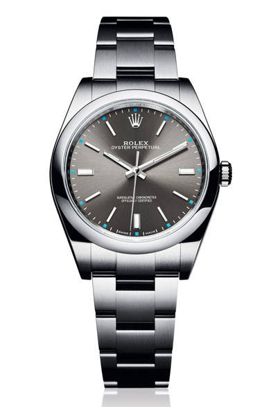 <strong>オイスター パーペチュアル 39</strong><br>ケース｜904Lステンレススチール<br>直径｜39mm<br>ムーブメント｜自動巻き（Cal.3132）<br>ブレスレット｜904Lステンレススチール<br>防水性｜100ｍ<br>発売時期｜2015年夏予定<br>予価｜54万円（税抜）<br><br/><br/>日本ロレックス<br />Tel. 03-3216-5671<br />http://www.rolex.com/ja<br />