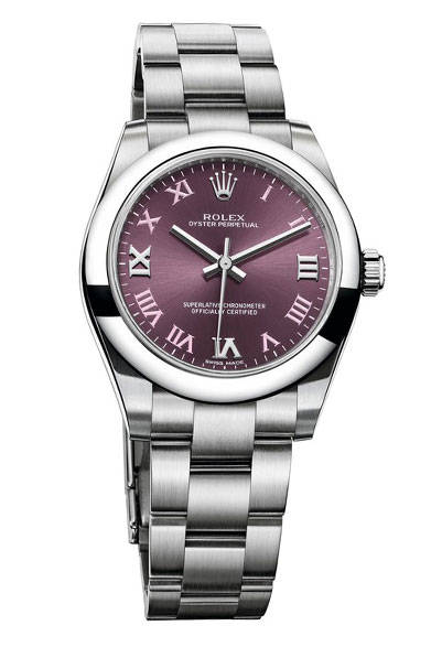 <strong>オイスター パーペチュアル（39mmケース）</strong><br>ケース｜904Lステンレススチール<br>直径｜39mm<br>ムーブメント｜自動巻き（Cal.3130）<br>ストラップ｜904Lステンレススチール<br>防水性｜100ｍ<br>発売時期｜2015年夏予定<br>予価｜54万円（税抜）<br><br/><br/>日本ロレックス<br />Tel. 03-3216-5671<br />http://www.rolex.com/ja<br />