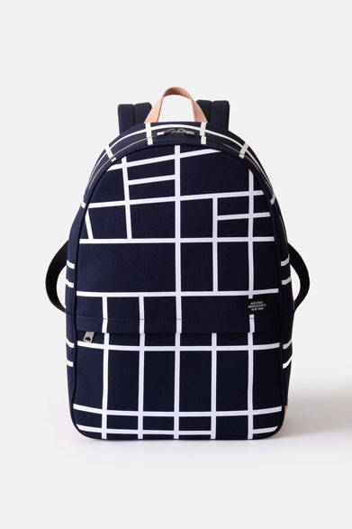 <strong> JACK SPADE × Ian Hundley Collection</strong><br />「HUNDLEY BACKPACK」（高さ43×幅31×マチ14×持ち手17cm）3万6720円