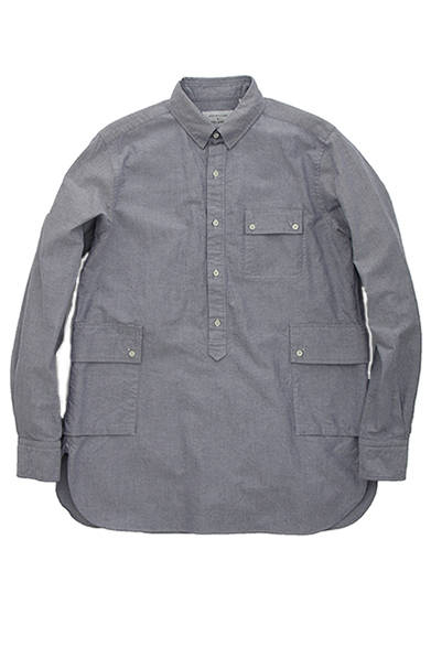<strong>NICK WOOSTER ＋ UNITED ARROWS</strong><br />オックスフォード地のプルオーバーシャツ。1万9440円