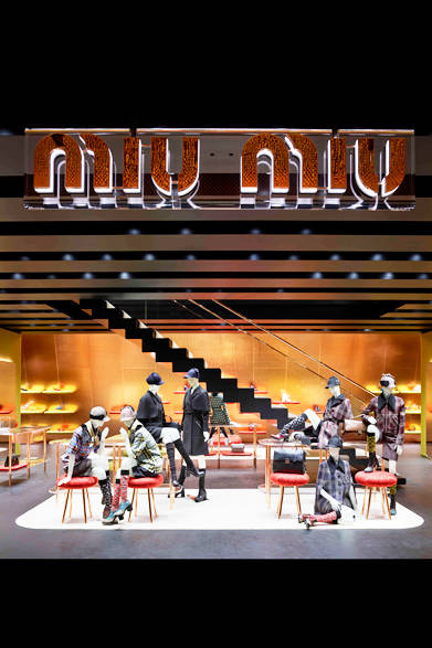 エントランスを入るとミュウミュウの世界が広がる<br /><br />© Nacása & Partners