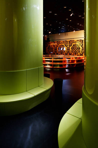 不思議な感覚を呼び覚ますパーティ会場<br /><br />© Nacása & Partners