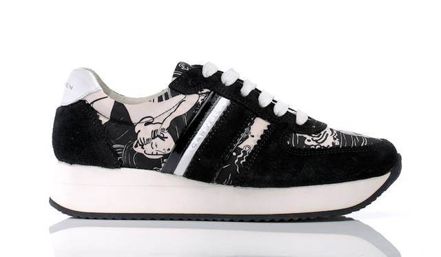 SNEAKERS FOR SPRING 2015年サマーコレクションのモチーフ「ジャポニズムプリント」を新作スニーカーに取り入れたカルヴェン。浮世絵の人物画がアーティスティックなテイストをもたらし、スポーティな要素とのコントラストが絶妙なバランスになっている。さらに、布地とスエードの異素材ミックスも特徴的。※4月3日(金)オープンの六本木のイセタンサローネで限定発売</br></br>スニーカー5万5080円 カルヴェン/ブルーベル・ジャパン Tel. 03-5413-1050