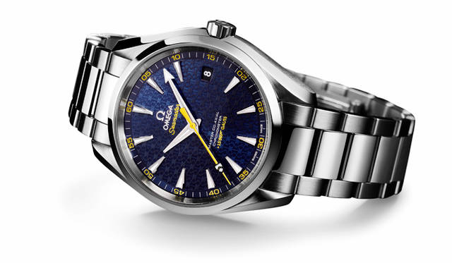<strong>シーマスター アクアテラ ジェームズ・ボンド 007リミテッド</strong><br>ケース｜ステンレススチール<br />直径｜41.5mm<br />厚さ｜13.46mm<br />ムーブメント｜自動巻き（Cal.8507、マスター コーアクシャル）<br />機能｜日付表示、1万5007ガウス以上の耐磁性能<br />ブレスレット｜ステンレススチール（コーテッドナイロン製のスペアベルト付属）<br />防水性｜150ｍ<br />限定数｜世界限定1万5,007本<br />発売時期｜8月予定<br />予価｜71万円（税抜）