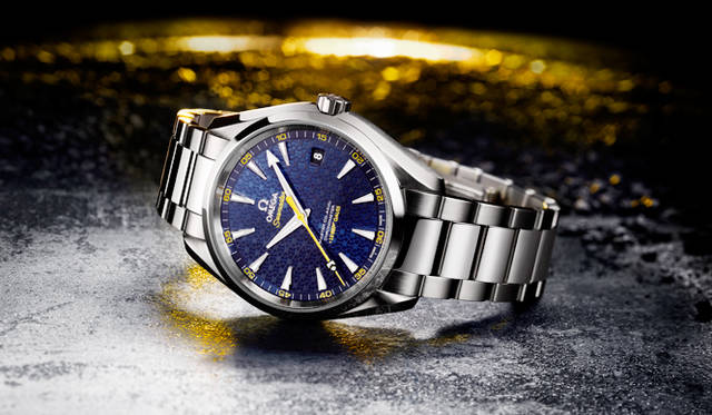 <strong>シーマスター アクアテラ ジェームズ・ボンド 007リミテッド</strong><br>ケース｜ステンレススチール<br />直径｜41.5mm<br />厚さ｜13.46mm<br />ムーブメント｜自動巻き（Cal.8507、マスター コーアクシャル）<br />機能｜日付表示、1万5007ガウス以上の耐磁性能<br />ブレスレット｜ステンレススチール（コーテッドナイロン製のスペアベルト付属）<br />防水性｜150ｍ<br />限定数｜世界限定1万5,007本<br />発売時期｜8月予定<br />予価｜71万円（税抜）