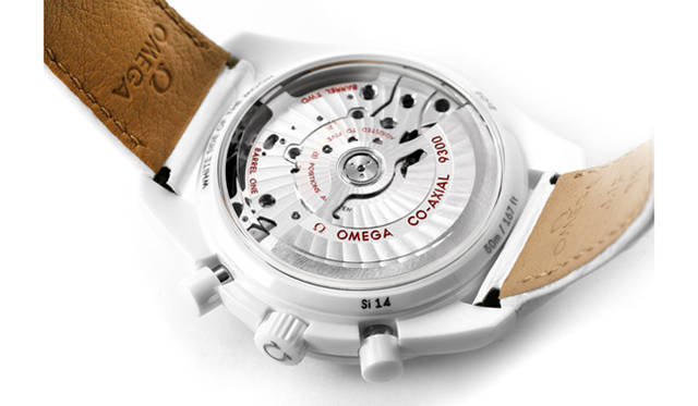 <strong>スピードマスター ホワイトサイド オブ ザ ムーン</strong><br>ケース｜ホワイトセラミック<br />直径｜44.25mm<br />厚さ｜16.14mm<br />ムーブメント｜自動巻き（Cal.9300、コーアクシャル機構）<br />機能｜クロノグラフ（60分＋12時間同軸積算計）、日付表示<br />ストラップ｜アリゲーター<br />防水性｜50ｍ<br />発売時期｜11月予定<br />予価｜126万円（税抜）