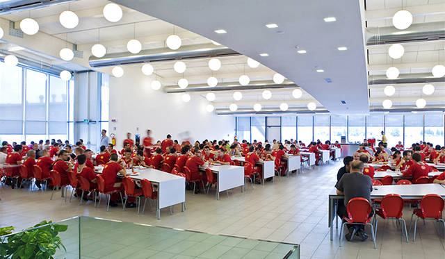 「リストランテ アズィエンダーレ」と呼ばれるマラネッロ本社にあるスタッフのための社内レストラン