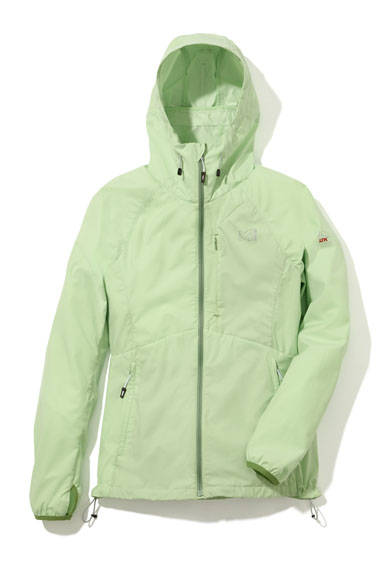 <strong>MILLET｜ミレー</strong><br />2015年春夏ウィメンズコレクション<br />街から山を自在に行き来、着用ストレスゼロの優れもの。「ビオナセ EG ストレッチ ジャケット」1万7280円