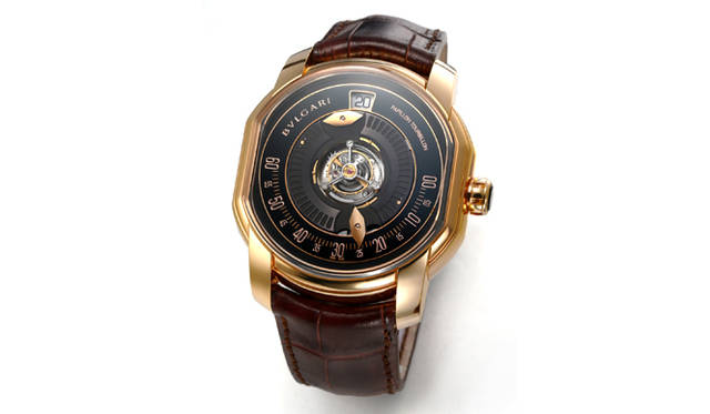 <strong>ブルガリ カリオン トゥールビヨン</strong><br><br>ケース｜18Kピンクゴールド<br>直径｜48mm<br>ムーブメント｜手巻き（Cal.DR330）<br>機能｜ミニッツリピーター、トゥールビヨン<br>ストラップ｜アリゲーター<br>防水性｜３気圧<br>発売時期｜未定<br>予価｜未定<br>