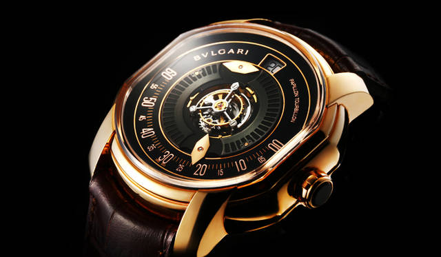 <strong>ブルガリ カリオン トゥールビヨン</strong><br><br>ケース｜18Kピンクゴールド<br>直径｜48mm<br>ムーブメント｜手巻き（Cal.DR330）<br>機能｜ミニッツリピーター、トゥールビヨン<br>ストラップ｜アリゲーター<br>防水性｜３気圧<br>発売時期｜未定<br>予価｜未定<br>