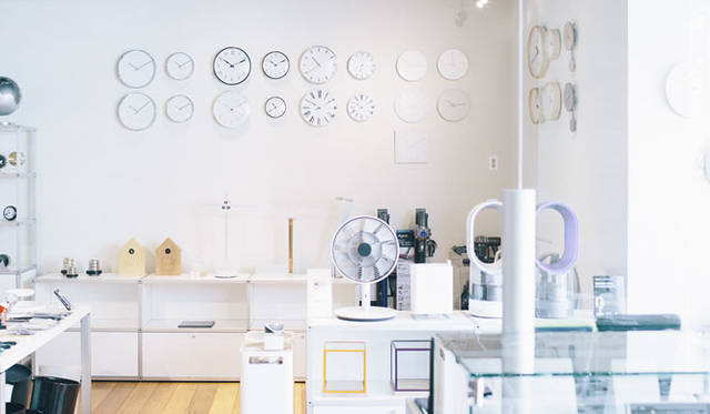 <strong>LIVING MOTIF｜リビング・モティーフ</strong><br />2階インテリア家電コーナー