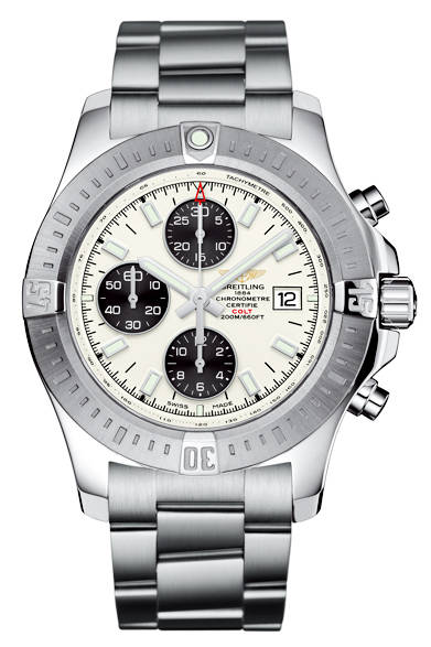 <strong>コルト・クロノグラフ・オートマティック</strong><br><br>ケース｜ステンレススチール<br />直径｜44mm<br />ムーブメント｜自動巻き（Cal.13）<br />機能｜クロノグラフ（30分積算計、12時間積算計）、日付表示<br />ブレスレット｜ステンレススチール<br />防水｜200ｍ防水<br />発売時期｜発売中<br />価格｜59万4000円<br />