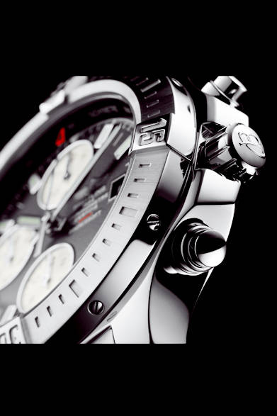 <strong>コルト・クロノグラフ・オートマティック</strong><br><br>ケース｜ステンレススチール<br />直径｜44mm<br />ムーブメント｜自動巻き（Cal.13）<br />機能｜クロノグラフ（30分積算計、12時間積算計）、日付表示<br />ブレスレット｜ステンレススチール<br />防水｜200ｍ<br />発売時期｜発売中<br />価格｜59万4000円<br />