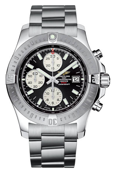 <strong>コルト・クロノグラフ・オートマティック</strong><br><br>ケース｜ステンレススチール<br />直径｜44mm<br />ムーブメント｜自動巻き（Cal.13）<br />機能｜クロノグラフ（30分積算計、12時間積算計）、日付表示<br />ブレスレット｜ステンレススチール<br />防水｜200ｍ<br />発売時期｜発売中<br />価格｜59万4000円<br />