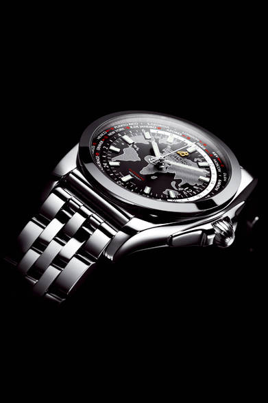 <strong>ギャラクティック・ユニタイム・スリークT</strong><br><br>ケース｜ステンレススチール＋タングステンカーバイド・ベゼル<br />直径｜44mm<br />ムーブメント｜自動巻き（Cal.B35）<br />機能｜ワールドタイム表示、日付表示<br />ブレスレット｜ステンレススチール<br />防水｜100ｍ<br />発売時期｜2015年夏予定<br />価格｜110万1600円<br />