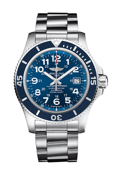 <strong>スーパーオーシャン II 44</strong><br><br>ケース｜ステンレススチール<br />直径｜44mm<br />ムーブメント｜自動巻き（Cal.17）<br />機能｜日付表示、オート・エスケープ・バルブ（ケース内のヘリウムガスの自動排出バルブ）<br />ブレスレット｜ステンレススチール<br />防水｜1500ｍ<br />発売時期｜2015年夏予定<br />価格｜46万4400円<br />