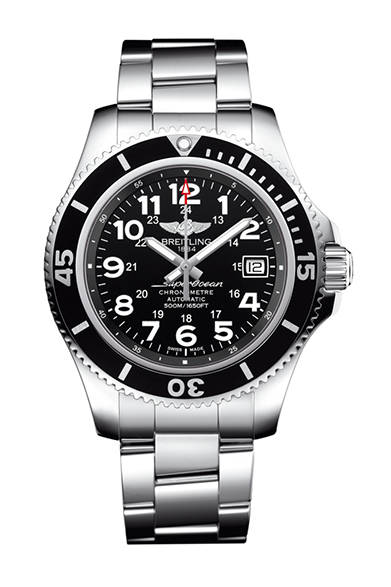 <strong>スーパーオーシャン II</strong><br />ケース｜ステンレススチール<br />直径｜44mm、42mm、36mm<br />ムーブメント｜自動巻き（Cal.17）<br />機能｜日付表示、44mmサイズのみオート・エスケープ・バルブ搭載（ケース内のヘリウムガスの自動排出バルブ）<br />ブレスレット｜ステンレススチール<br />防水｜1500ｍ（44mmケース）、500ｍ（42mmケース）、200ｍ（36mmケース）<br />発売時期｜2015年夏予定<br />価格｜46万4400円（44mmケース）、44万2800円（42mmケース、36mmケース）<br />