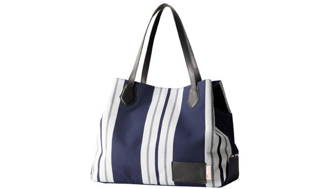 持ち手が長く、肩に掛けることも可能