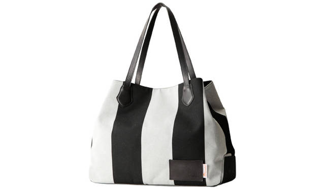 黒を基調にしたシックなモデル