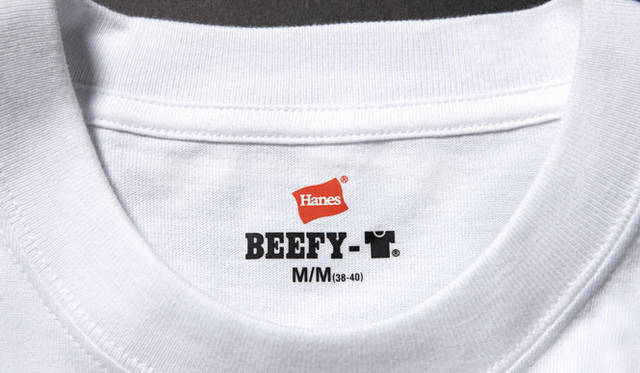<strong>Hanes｜ヘインズ</strong><br />「BEEFY T-SHIRT」　ネームデザインは、Hanes Tシャツのスタンダード仕様であるTagless