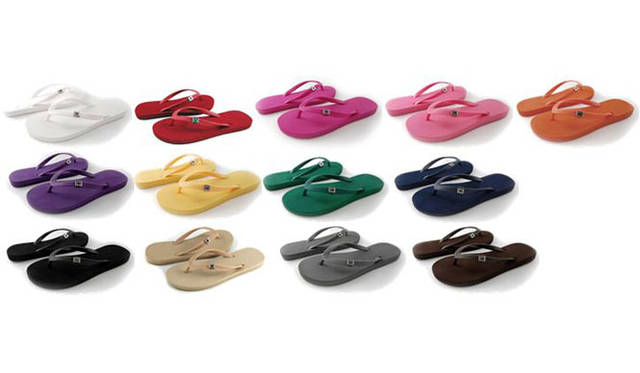 <strong>POPITS｜ポピッツ</strong><br />豊富なカラーバリエーションも魅力<br />アダルトフリップフロップ　各3400円