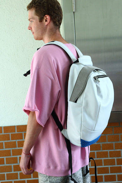 <strong>ithelicy｜イザリシー</strong><br />「ELLIP」（W190 × H500 × D200mm）6万4800円